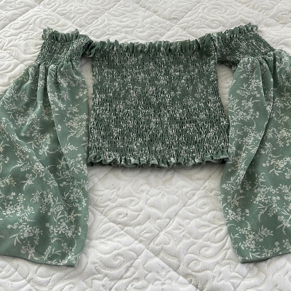 Windsor Green Off Shoulder Puff Blouse - Picture 2 of 4